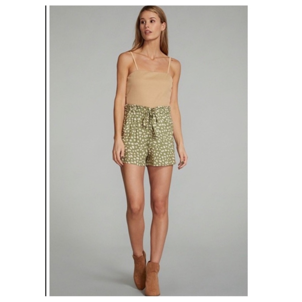 🌻New Sage Green Animal Print High Waist Paper Bag Shorts🌻